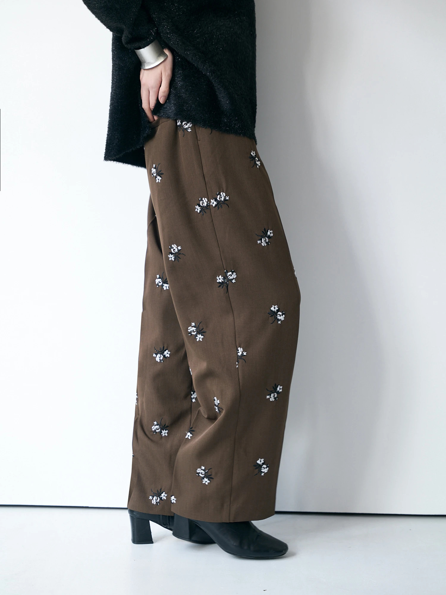 ちーこ様 45R 花柄ブラウンクロップドパンツ 03_002.jpg