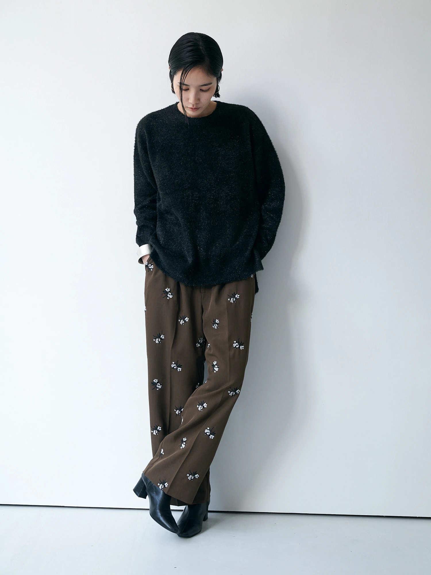 花柄刺繍テーパードパンツ / Brown&Street（ブラウンアンド