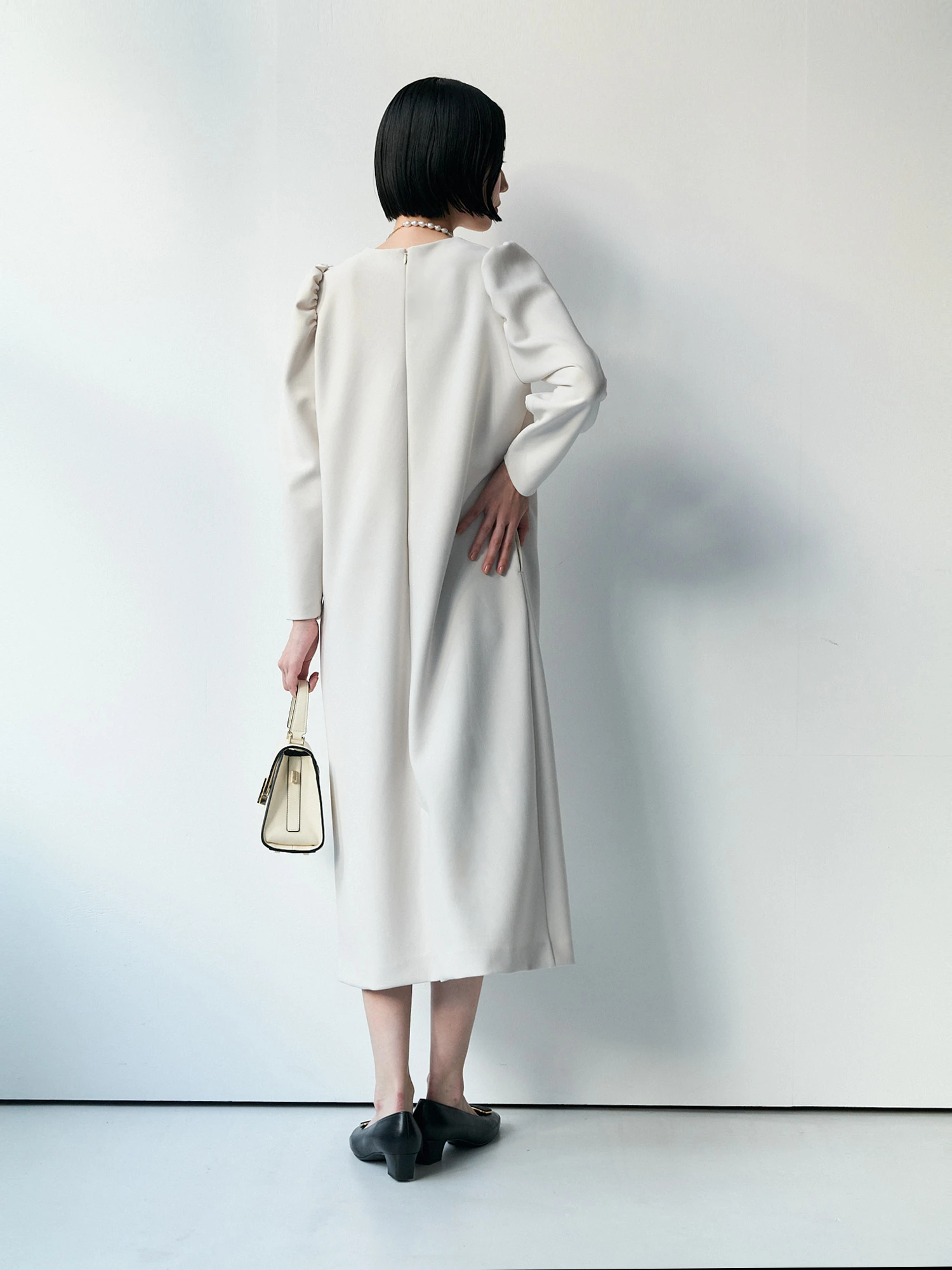 CLAINE ホワイト パフスリーブ ワンピース CLAINE ホワイト パフスリーブ ワンピース