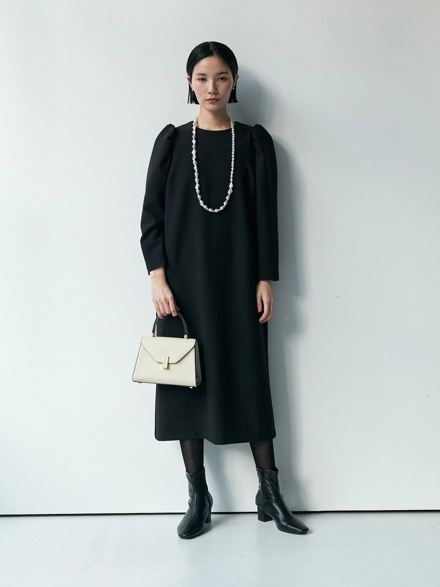 AMERI 黒のパフスリーブワンピース S/M Ameri（アメリ）の「PUFF SLEEVE FLARED DRESS（ワンピース
