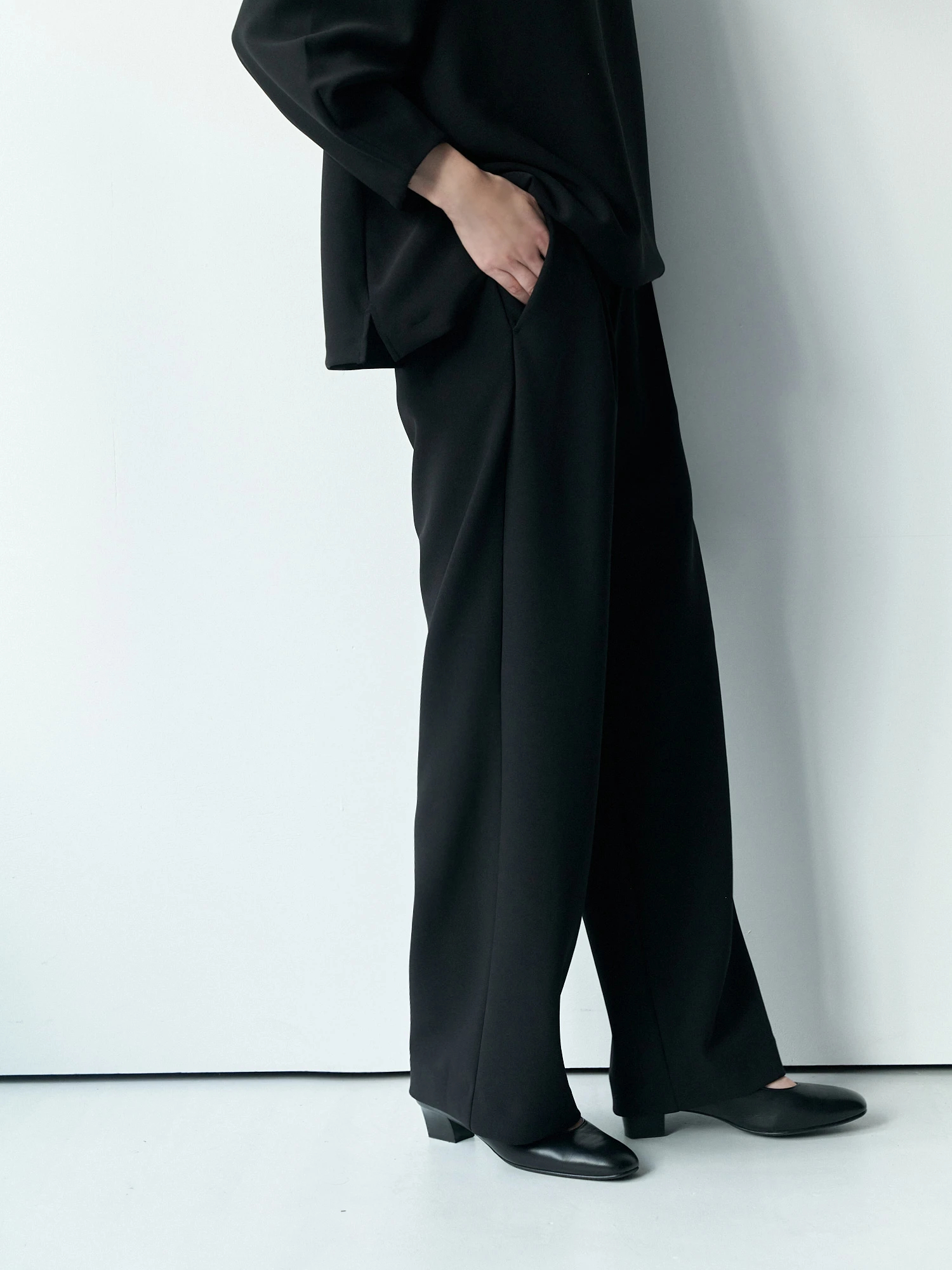 新品【CELINE】MODEL DEPOSE ストレートパンツ36 ブラック 中古・古着通販】CELINE (セリーヌ) トラックパンツ ブラック
