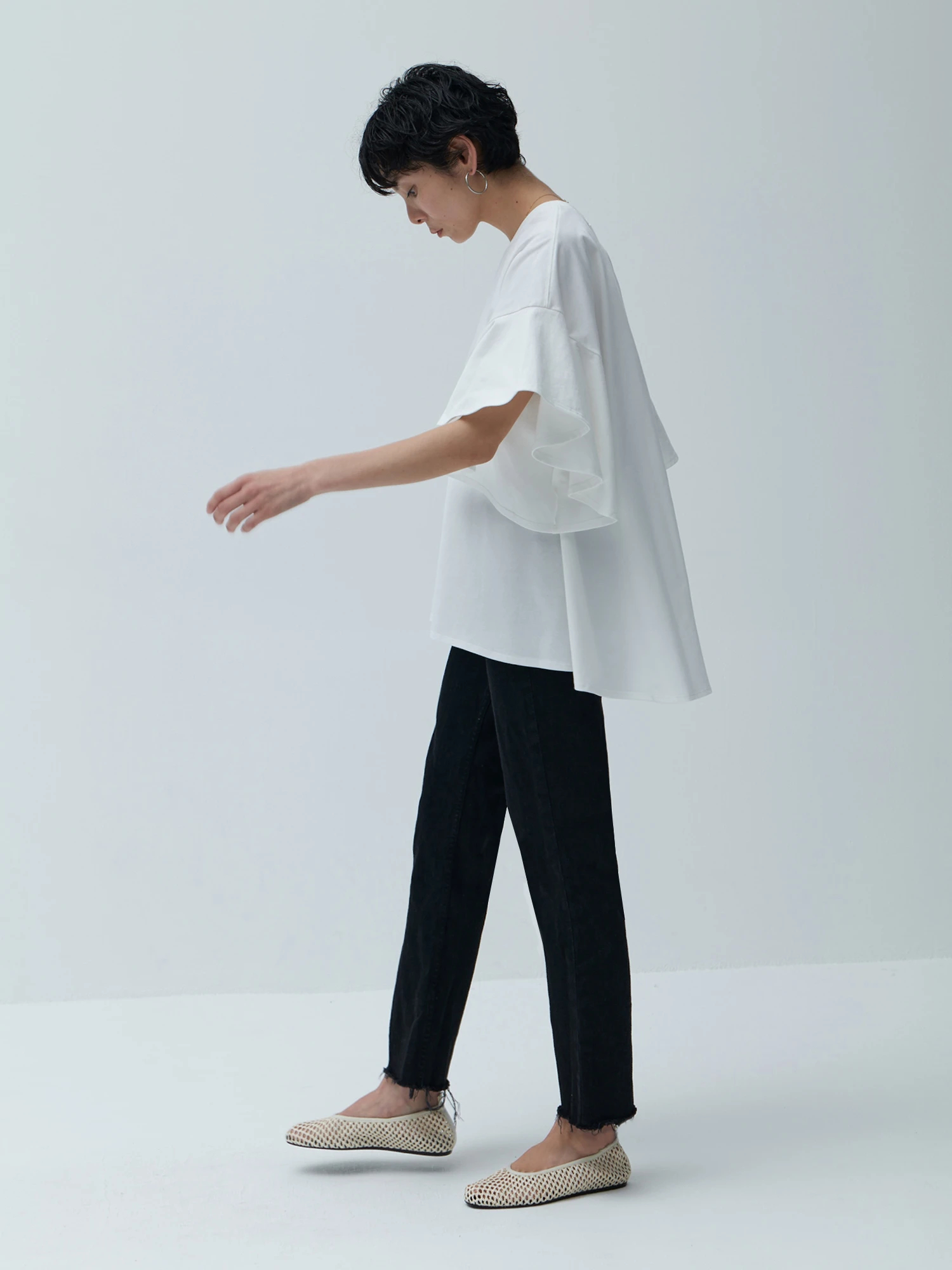 Brown&Street フロートスリーブTシャツ カットソー レディース ホワイト 白 フレア 半袖 トップス 丸首 おしゃれ 新品 アシンメトリーフリルトップス / Brown&Street（ブラウンアンド