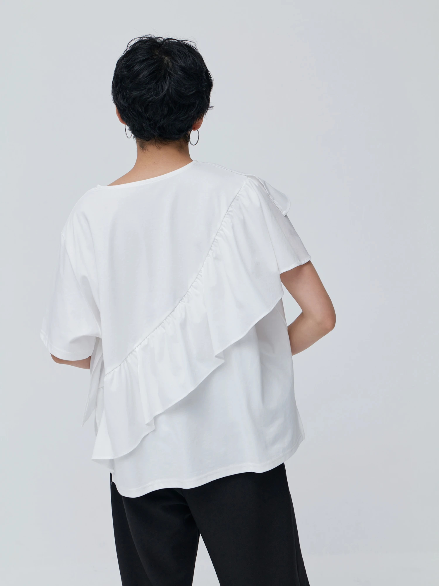 Brown&Street フロートスリーブTシャツ カットソー レディース ホワイト 白 フレア 半袖 トップス 丸首 おしゃれ 新品 アシンメトリーフリルトップス / Brown&Street（ブラウンアンド