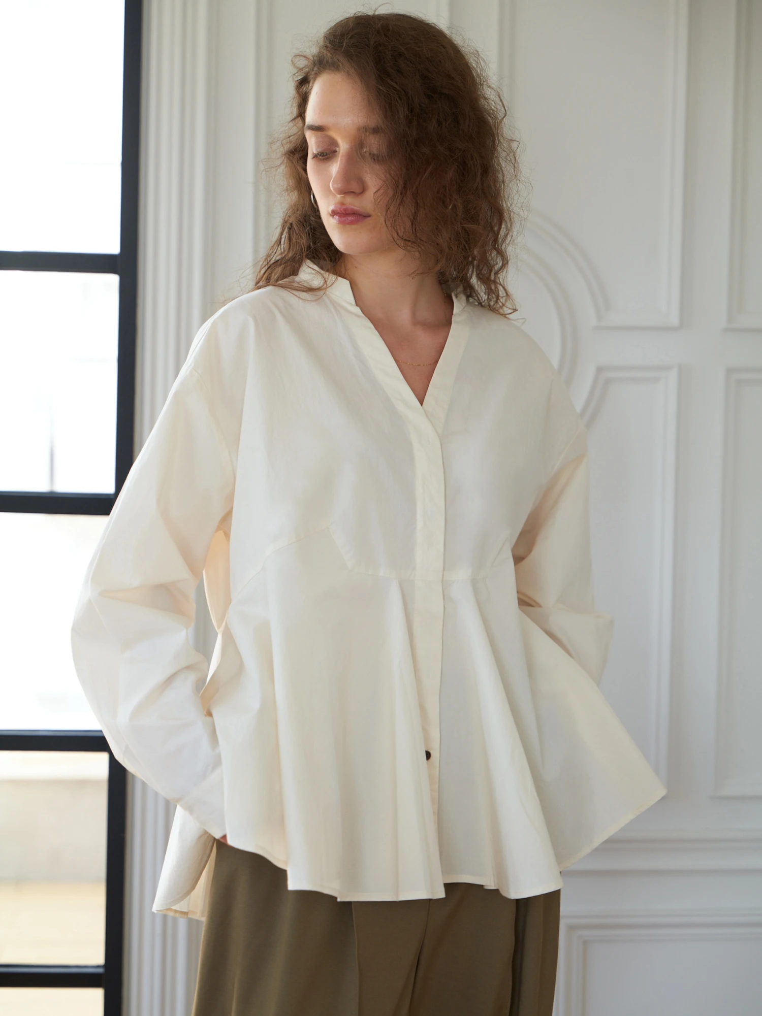 Vネックペプラムシャツ / Brown&Street（ブラウンアンドストリート）の